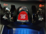 【プッシュスタート】プッシュスタートの最大のメリットは「防犯対策」です。スマートキーと車のIDが合致しないとエンジンは始動させることができません。