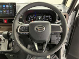 ステアリングから手を離さず、運転に集中したままオーディオ等の操作ができます。