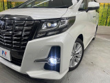 【LEDヘッドライト】悪天候や夜間走行時も良好な視界を確保し安心して運転できる高輝度LEDヘッドライトを装備!点灯速度が早く、消費電力も抑えられています。