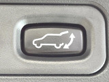 【パワーバックドア】スマートキーや運転席のボタンを押すだけでリアゲートが自動で開閉します!荷物を持っている時や、高い位置にあるバックドアを閉める際に便利な機能です♪