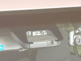 【トヨタセーフティセンス】走行中に前方の車両等を認識し、衝突しそうな時は警報とブレーキで衝突回避と被害軽減をアシスト。より安全にドライブをお楽しみいただけます。