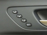 運転席は三人分のシートポジションを記憶します