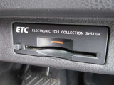 『ETC』を装着しています♪♪ 有料道路での料金所の手間を省いて運転に集中できます♪♪ 車から離れる時はカードの抜き取りをお忘れなく♪♪