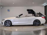 【拘りのFR】BMWが多く採用するFR車。ダイレクトでスポーティな加速感・シャープなハンドリングを実現。縦置きエンジンレイアウトにより、フラットで上質な乗り味です。