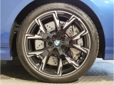 BMW純正アルミホイールです。納車時にはアルミホイールコーティングも承っております!是非ご検討下さいませ。