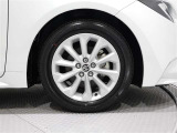 タイヤサイズは(205/55R16)で純正アルミホイールです。
