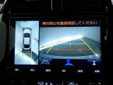 【全周囲モニター】車を上空から見下ろしたような映像をカーナビ画面に映し出し、車庫入れや縦列駐車をサポートしてくれます。