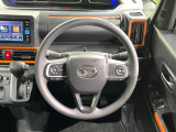 インテリアに合わせたデザインのステアリングは、運転される方のことも考え、運転しやすい形状、大きさです。是非一度、実際に触ってお確かめください。