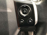 【ステアリングスイッチ】右です。ハンドルから手を離さず、運転に集中したまま手元でマルチインフォメーションディスプレイ内の表示切替などができます。