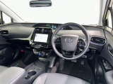 運転席まわりです。 各操作スイッチは使いやすい位置に配置されてます。