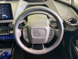 インテリアに合わせたデザインのステアリングは、運転される方のことも考え、運転しやすい形状、大きさです。是非一度、実際に触ってお確かめください。