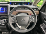 【純正革巻きステアリング】上質な革を使用することで、手にしっかり馴染みとても運転しやすいハンドルです♪