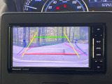 【バックカメラ】駐車時に後方がリアルタイム映像で確認できます。大型商業施設や立体駐車場での駐車時や、夜間のバック時に大活躍!運転スキルに関わらず、今や必須となった装備のひとつです!