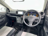 運転席まわりです。 各操作スイッチは使いやすい位置に配置されてます。