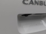 後退時に車両の後ろ側をモニター画面に表示します。車庫入れなどでバックする際に後方確認ができて便利です。車庫入れが苦手な人もこれで安心。