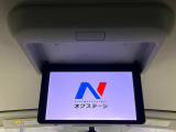 【12.8型フリップダウン】大画面モニターで後席でもエンタメをお楽しみいただけます。家族や友人とお出かけする機会が多い方に大人気です♪