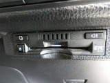 ETC車載器付きです。高速道路の料金所渋滞も解消!落ち着いてスムーズに通過できます。今や必需品の一つとなった装備ですね。