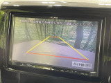【バックカメラ】駐車時に後方がリアルタイム映像で確認できます。大型商業施設や立体駐車場での駐車時や、夜間のバック時に大活躍!運転スキルに関わらず、今や必須となった装備のひとつです!