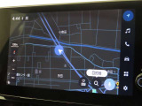 メーカー装着のディスプレイオーディオを装備しております。