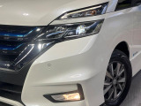 【LEDヘッドライト】悪天候や夜間走行時も良好な視界を確保し安心して運転できる高輝度LEDヘッドライトを装備!点灯速度が早く、消費電力も抑えられています。
