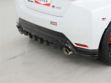 TRD製GRリヤバンパースポイラーを装着しております。