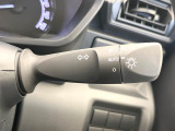 【オートライト】周りの明るさに応じて自動でヘッドライトの点灯・消灯ができる機能です!ライトの付け忘れ・消し忘れなどが無くなり、雨の日や夕方の走行も安心!トンネル通過時も便利ですね♪