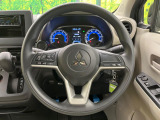 インテリアに合わせたデザインのステアリングは、運転される方のことも考え、運転しやすい形状、大きさです。是非一度、実際に触ってお確かめください。