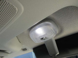 LEDルームランプで明るいです。