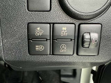 オートマチックハイビームとは、先行車や対向車のライトを認識し、ハイビームとロービームを自動で切り替える機能です。夜道の視界を確保します。詳細は販売店スタッフまでおたずねください。