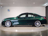 【XDrive】強大なパワーをXdriveシステムが瞬時に理想的な可変配分を行い、かつてない安心・快適・スポーティな走りを約束します。走行状況に応じてトルク配分を最適化してくれる優れものです!