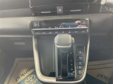 オートエアコン♪お好みの温度に設定するだけで車内を快適空間にしてくれますよ♪シートヒーターも装備!!