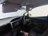 運転席はバニティミラー付きのサンバイザーです。