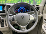 インテリアに合わせたデザインのステアリングは、運転される方のことも考え、運転しやすい形状、大きさです。是非一度、実際に触ってお確かめください。