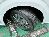 タイヤサイズは155/65R14です。日産純正ホイール装着です☆