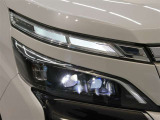LEDヘッドライトです 消費電力も少なく寿命も長いのがLEDの特徴 HIDのような点灯のタイムラグもなくパッと明るくなるのも特徴のひとつです