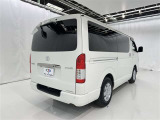 後ろから見ると車の印象も変わりますね♪