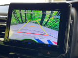【バックカメラ】駐車時に後方がリアルタイム映像で確認できます。大型商業施設や立体駐車場での駐車時や、夜間のバック時に大活躍!運転スキルに関わらず、今や必須となった装備のひとつです!