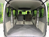 普段のお買い物や通勤、送迎等に十分な荷室スペースを確保しております。セカンドシートを倒すと、大きな荷物の積載も可能です♪