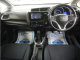 運転にかかわる様々な操作を安全に行えるように視点移動が少なく、操作性に配慮されたスイッチ類が凝縮されたコクピットです。