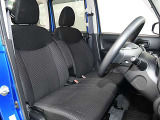 運転席まわりです。実際に座ってみて乗り心地を体感してみて下さい。