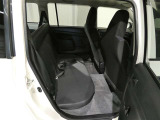 気になる汚れは「まるまるクリン」で解消! 当社の中古車はシートを外して隅々までキレイにクリーニングしてあります。