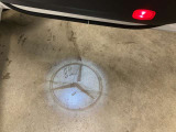 メルセデス・ベンツ八王子の最新のショールームには、大型モニターがあり最先端のメルセデス・ベンツをご体感頂けます!屋内展示場のため、天候の悪い日でも、ごゆっくりとお車をご覧頂ける店舗でございます!