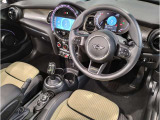 ミニ独特のゴーカートフィーリングと呼ばれる軽快なハンドリングはAT車、MT車のどちらでも楽しめます。
