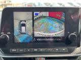 車を真上から見ているように、周囲の状況を把握しながら安心して駐車が行えるアラウンドビューモニター装備!