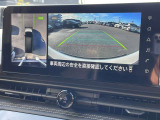 上から見たような画像で車庫入れなどに便利なアラウンドビューモニター