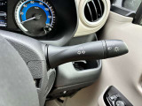 オートライト機能付きです♪またハイビームアシストで、先行車または対向車や周囲の明るさなどに応じ、自動的にハイビーム(上向き)とロービーム(下向き)を切り替えます♪