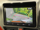 【バックカメラ】駐車時に後方がリアルタイム映像で確認できます。大型商業施設や立体駐車場での駐車時や、夜間のバック時に大活躍!運転スキルに関わらず、今や必須となった装備のひとつです!