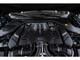 4.4L V型8気筒DOHCツインターボ、625ps/76.5kgm、全長&times;全幅&times;全高mm 4990&times;1905&times;1475mm