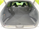 積み下ろしのしやすいデッキにはたっぷりと荷物を積み込んでいただけます。遊びから仕事まで、様々なシーンで頼れます♪