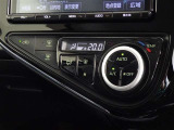 車内を快適に、オートエアコンを装備しています。